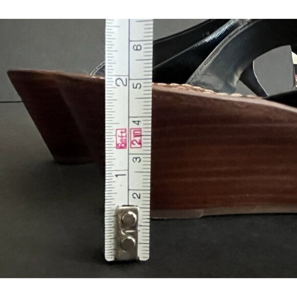 Tory Burch Cameron Sandal Sz 7 Wedge Thong Blue Patent Leather Gold Logo VGC - Picture 11 of 11